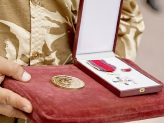 Administraţia prezidenţială cumpără medalii de 4,6 milioane RON